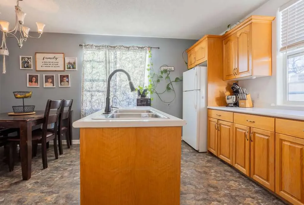 502 5 Avenue Wainwright AB T9W 1B1