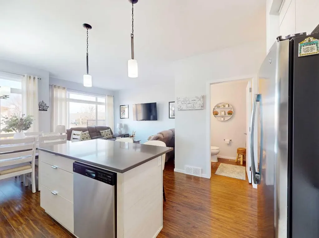 402 Highlands Boulevard W Lethbridge AB T1J 5K5