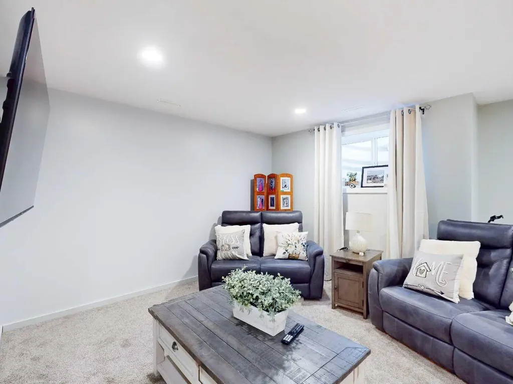 402 Highlands Boulevard W Lethbridge AB T1J 5K5