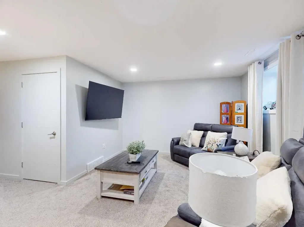 402 Highlands Boulevard W Lethbridge AB T1J 5K5