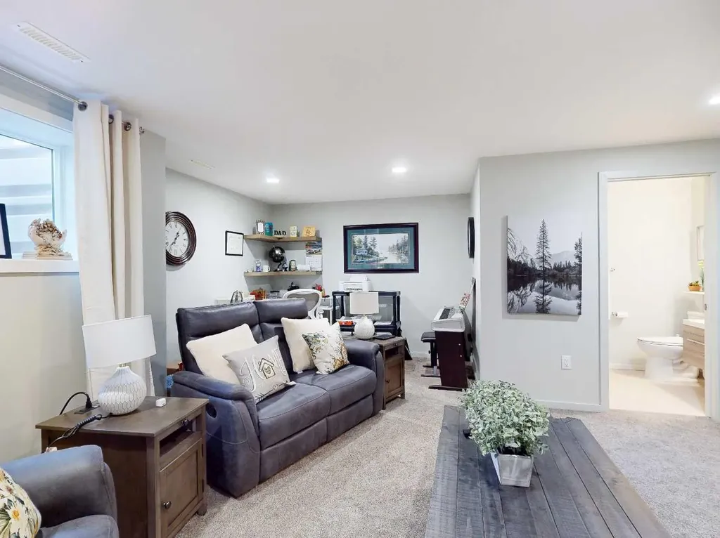 402 Highlands Boulevard W Lethbridge AB T1J 5K5