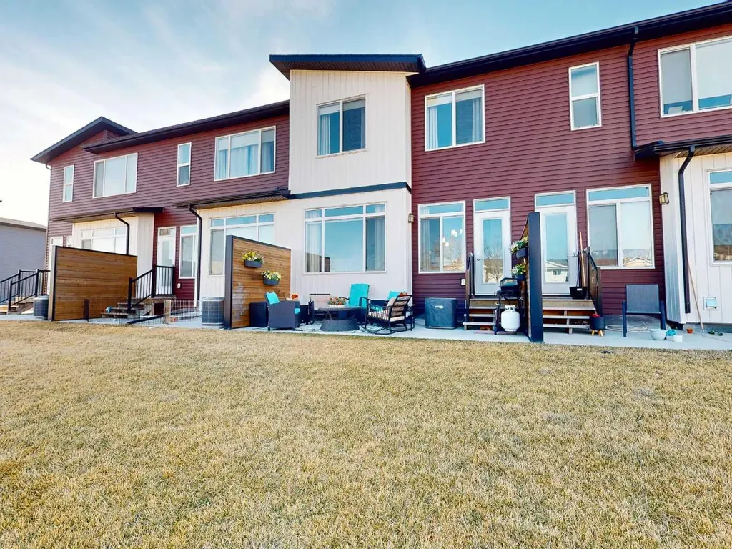 402 Highlands Boulevard W Lethbridge AB T1J 5K5