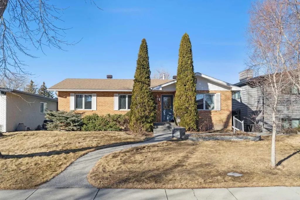 34 Rosery Drive NW Calgary AB T2K1L7