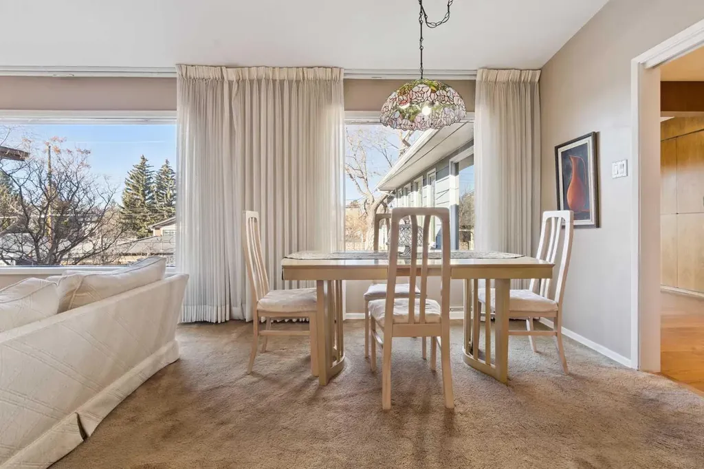 34 Rosery Drive NW Calgary AB T2K1L7