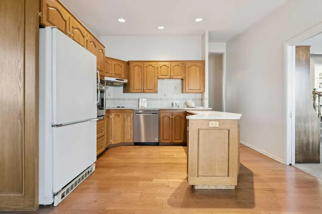 34 Rosery Drive NW Calgary AB T2K1L7