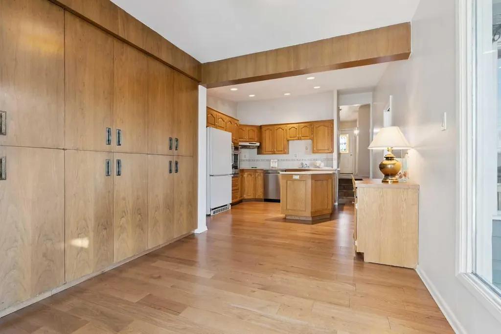 34 Rosery Drive NW Calgary AB T2K1L7