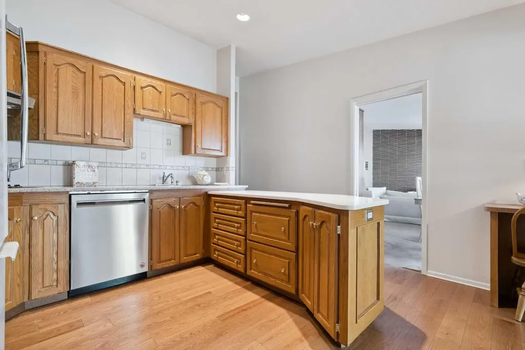 34 Rosery Drive NW Calgary AB T2K1L7
