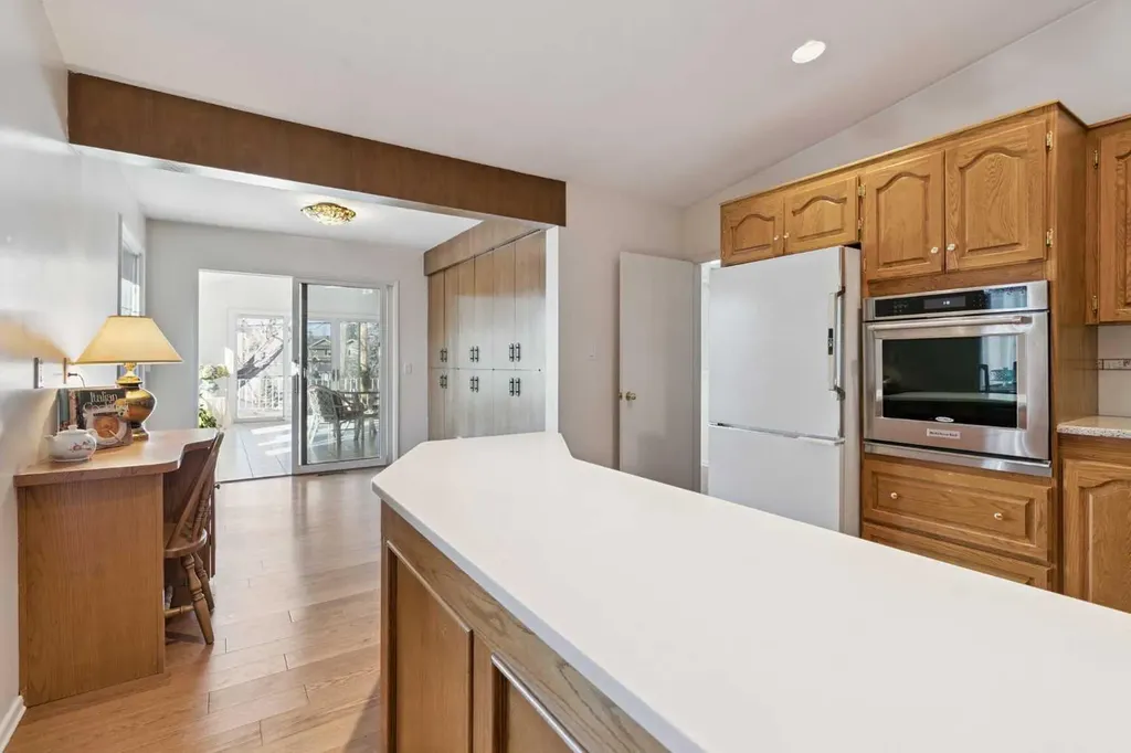 34 Rosery Drive NW Calgary AB T2K1L7