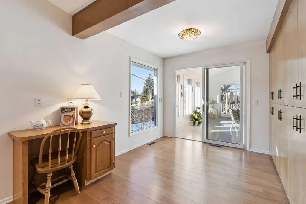 34 Rosery Drive NW Calgary AB T2K1L7