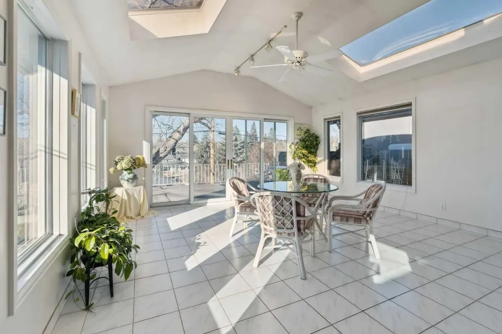34 Rosery Drive NW Calgary AB T2K1L7