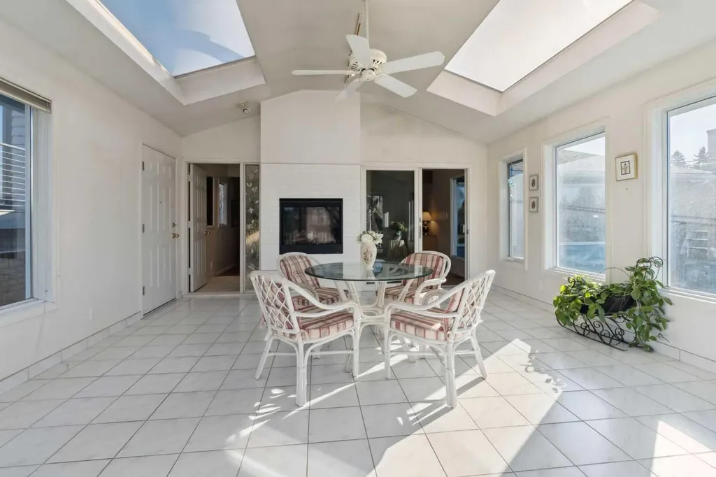 34 Rosery Drive NW Calgary AB T2K1L7