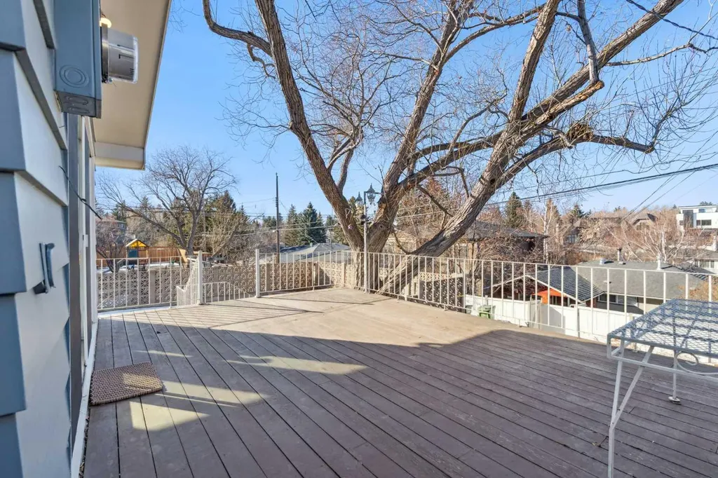 34 Rosery Drive NW Calgary AB T2K1L7