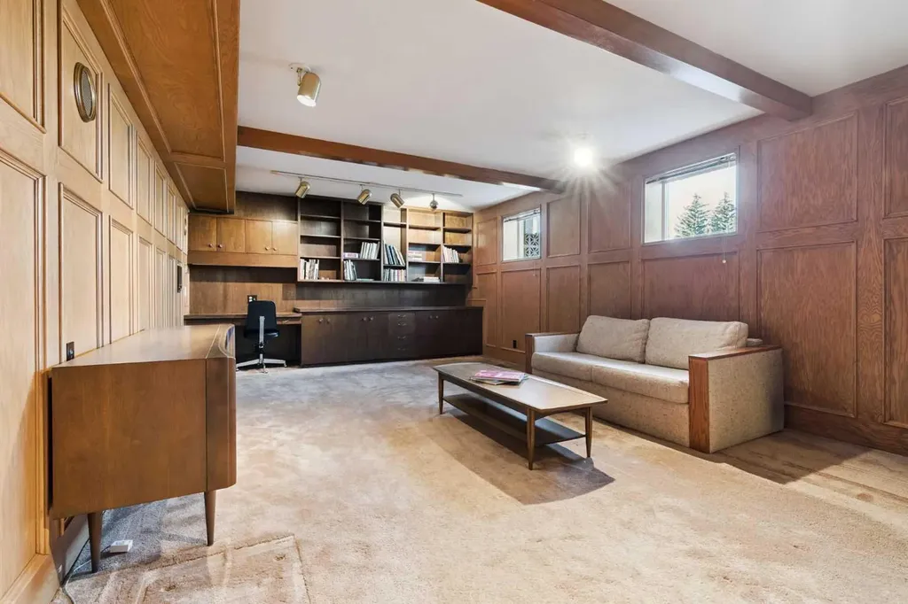 34 Rosery Drive NW Calgary AB T2K1L7