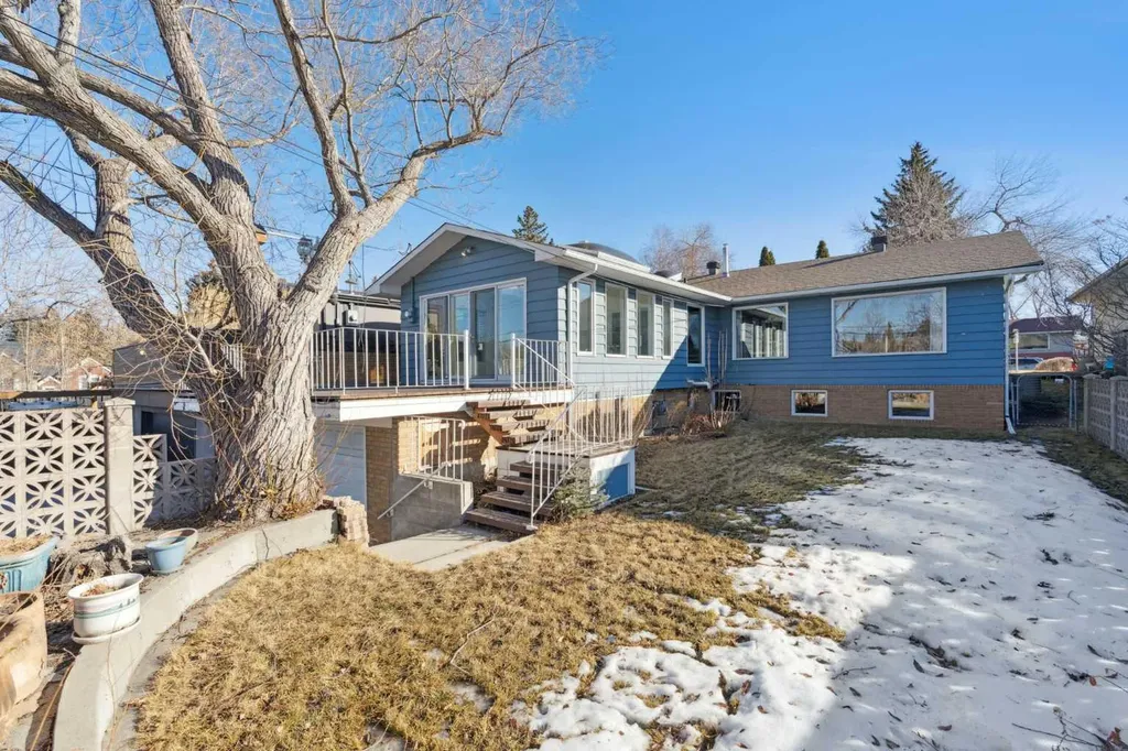 34 Rosery Drive NW Calgary AB T2K1L7