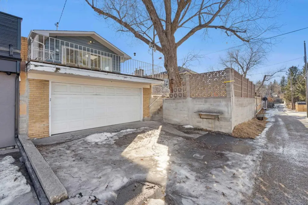 34 Rosery Drive NW Calgary AB T2K1L7