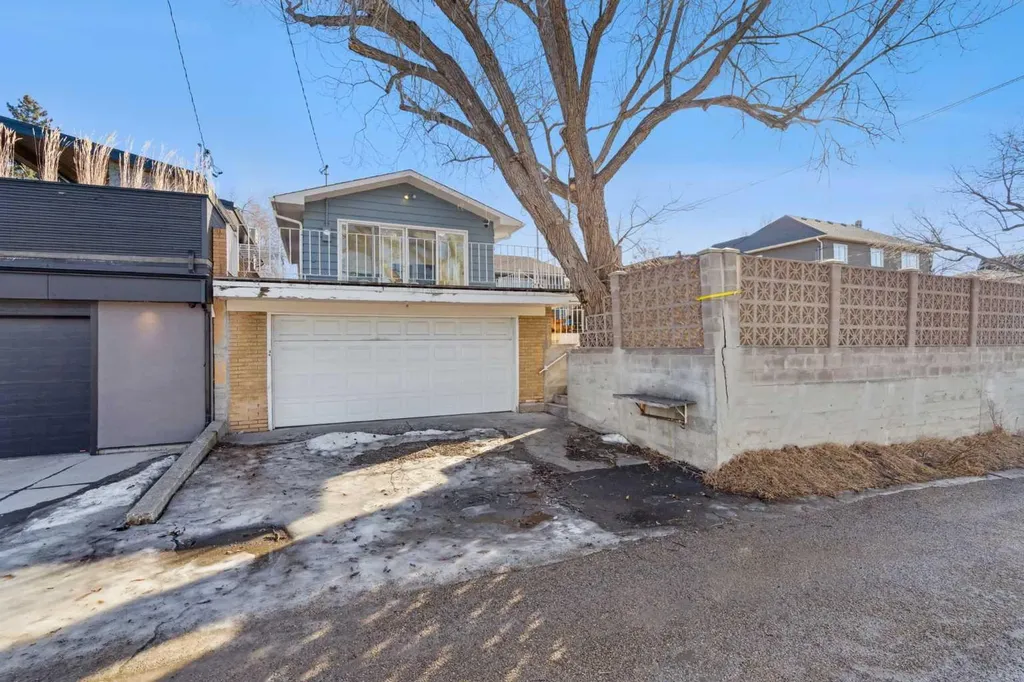 34 Rosery Drive NW Calgary AB T2K1L7