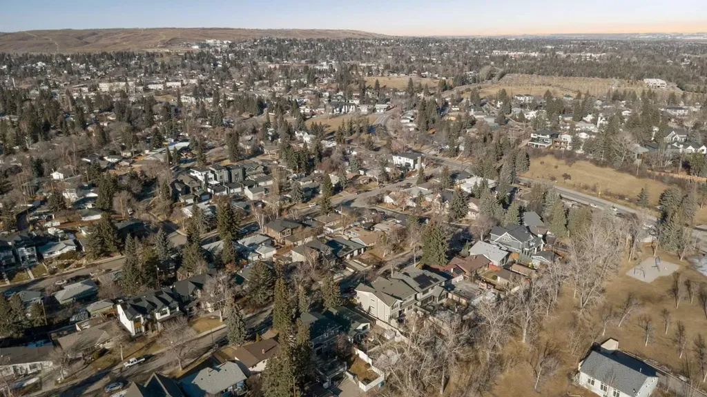 34 Rosery Drive NW Calgary AB T2K1L7