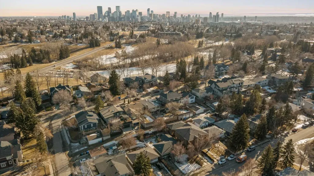 34 Rosery Drive NW Calgary AB T2K1L7