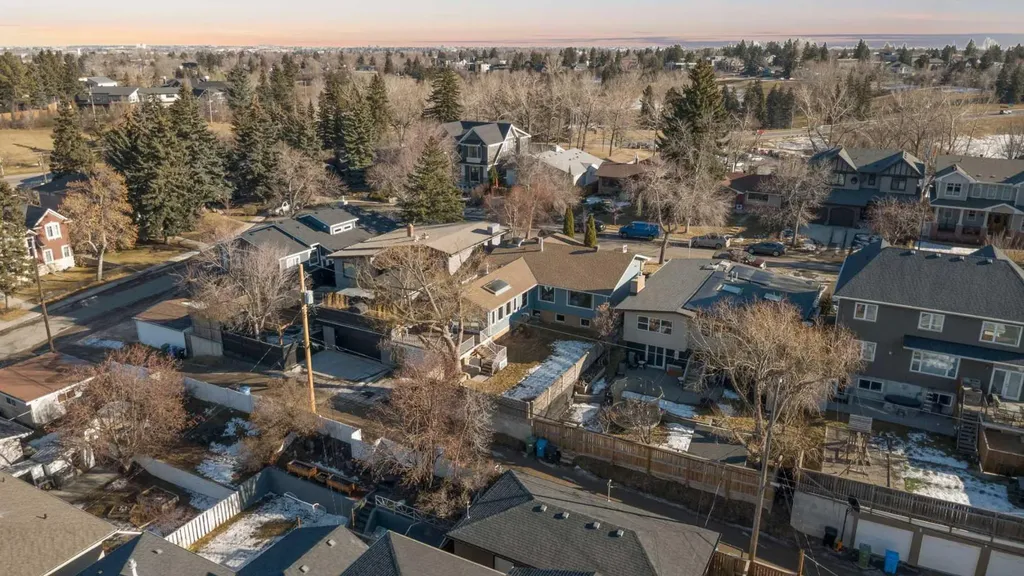 34 Rosery Drive NW Calgary AB T2K1L7