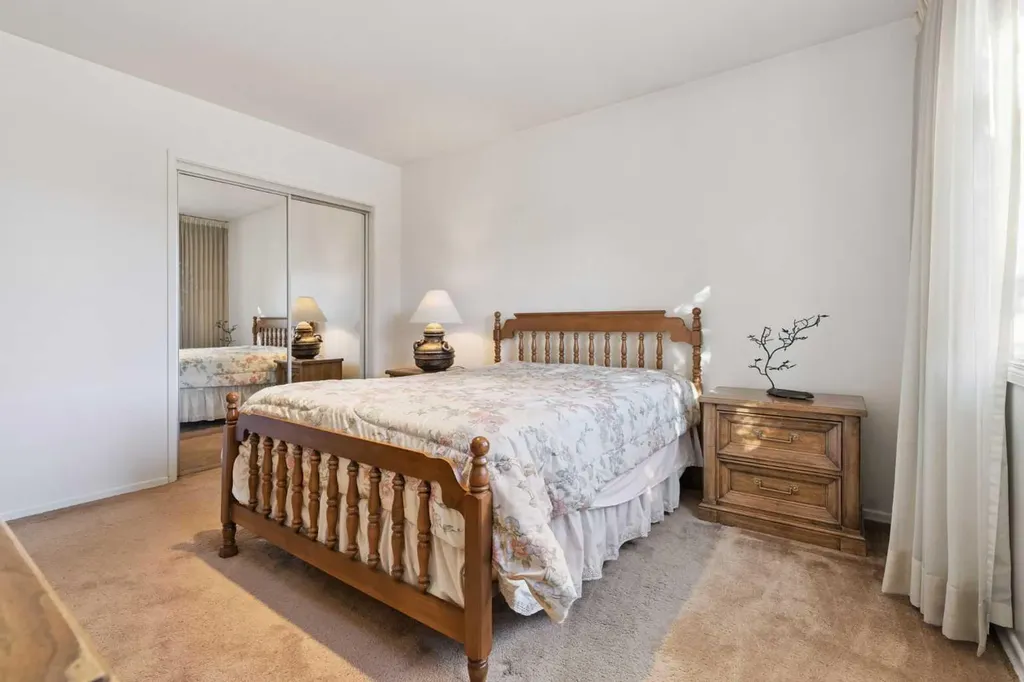 34 Rosery Drive NW Calgary AB T2K1L7