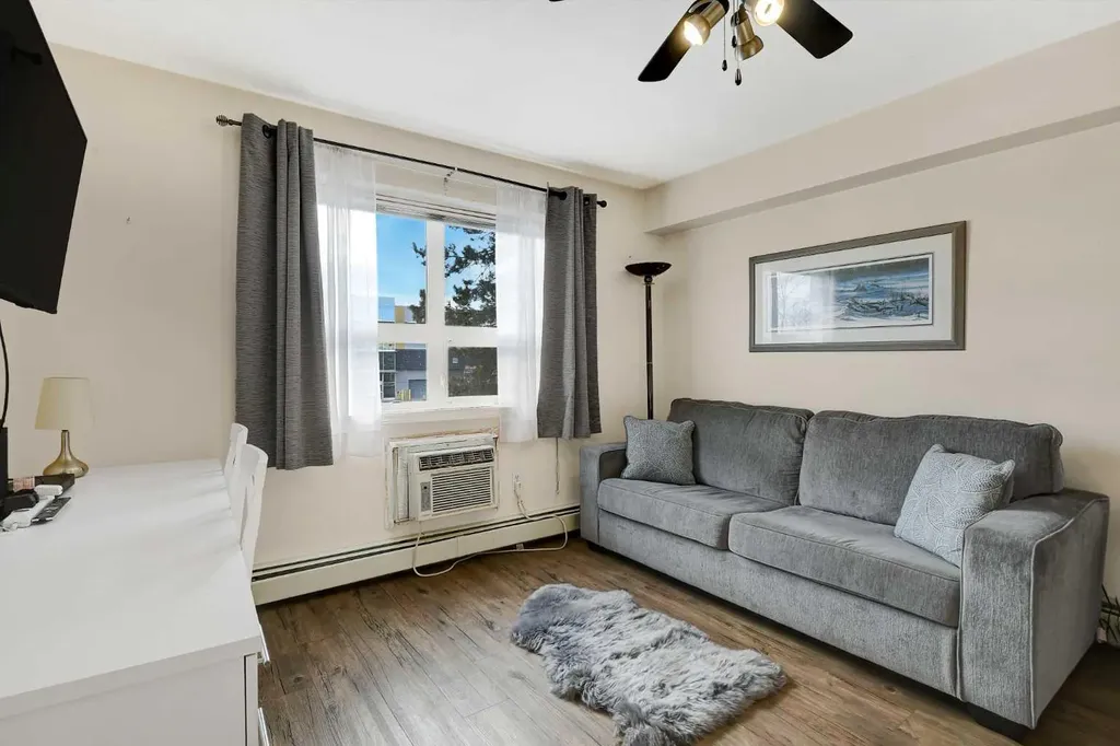 10402 111 Street Grande Prairie AB T8V 8G4