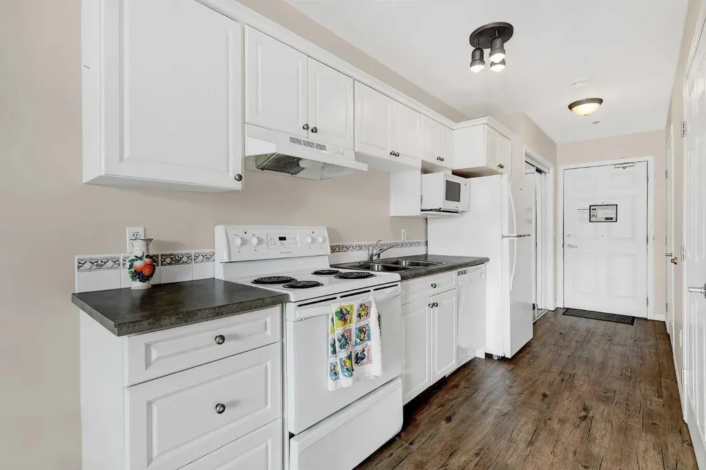 10402 111 Street Grande Prairie AB T8V 8G4