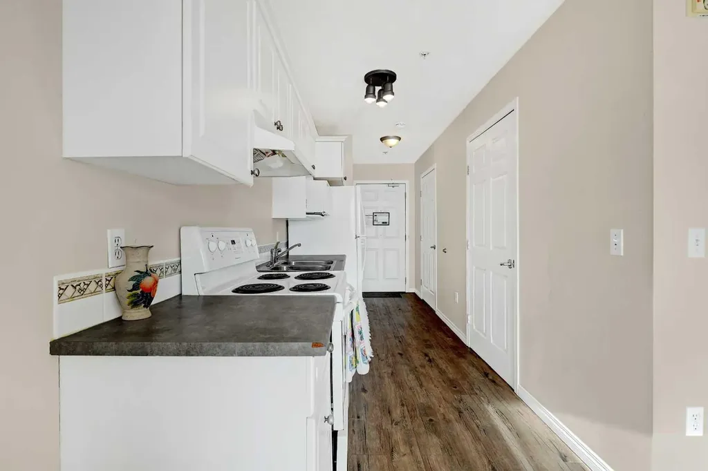 10402 111 Street Grande Prairie AB T8V 8G4