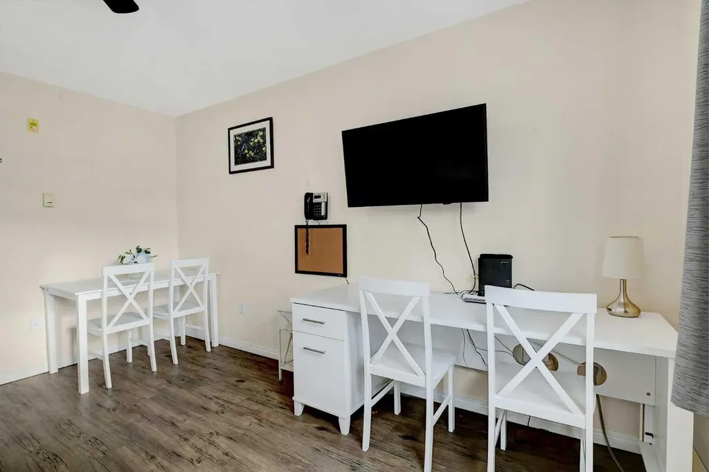10402 111 Street Grande Prairie AB T8V 8G4
