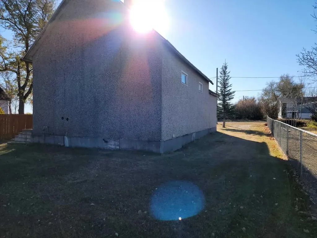110 1 Avenue E Craigmyle AB T0J 0T0