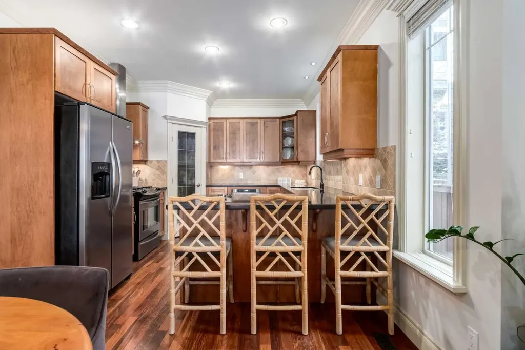 2413 2 Avenue NW Calgary AB T2N0H5