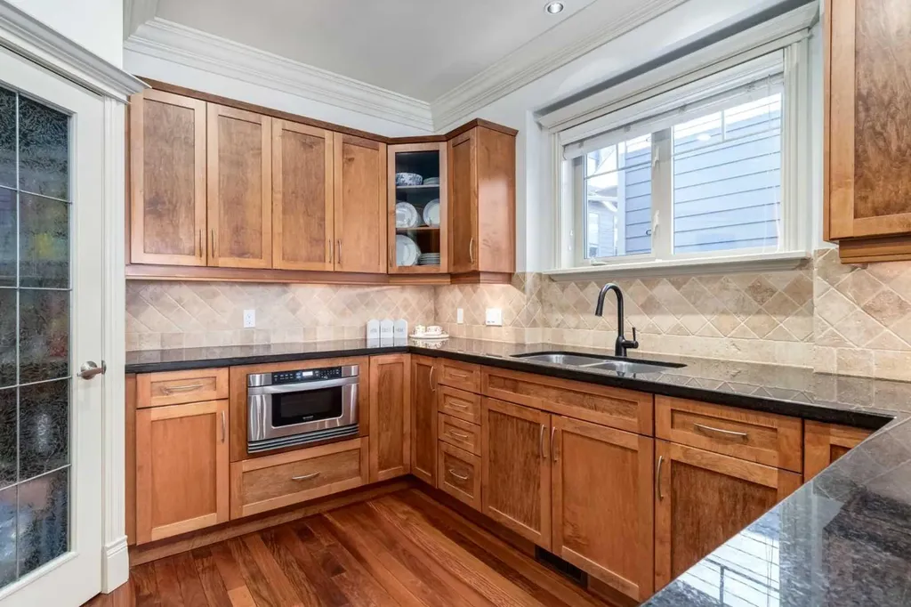 2413 2 Avenue NW Calgary AB T2N0H5