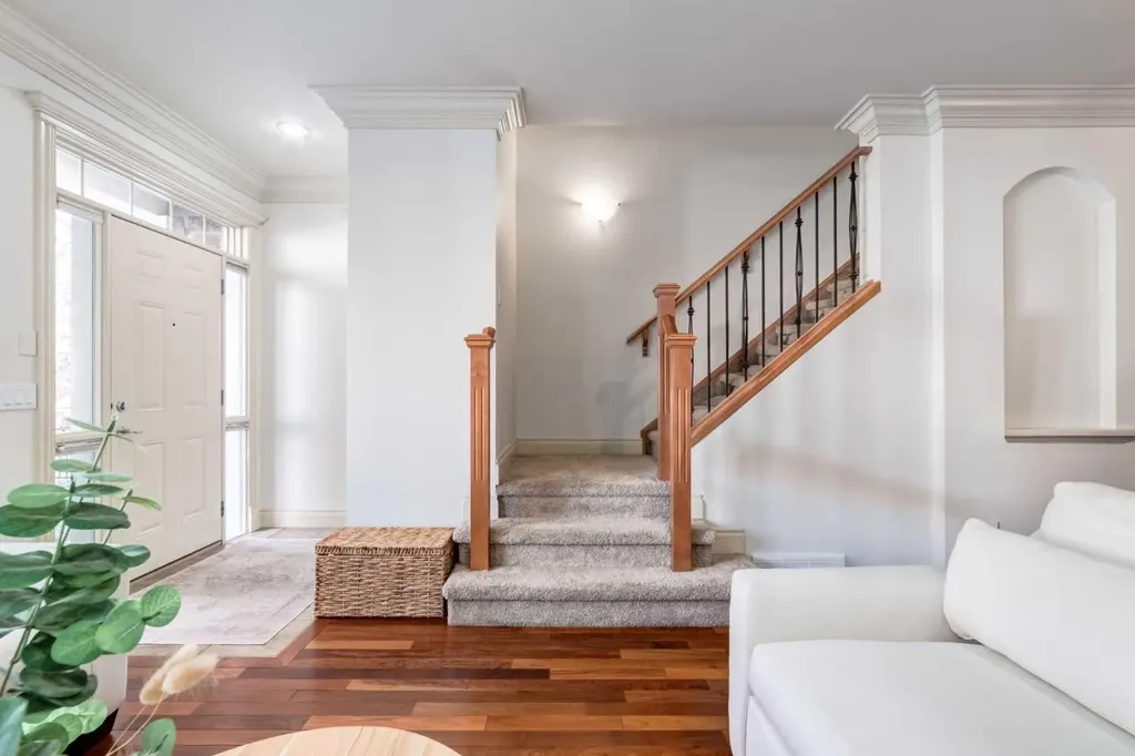 2413 2 Avenue NW Calgary AB T2N0H5