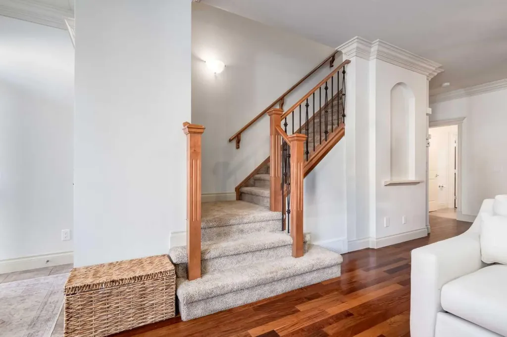 2413 2 Avenue NW Calgary AB T2N0H5