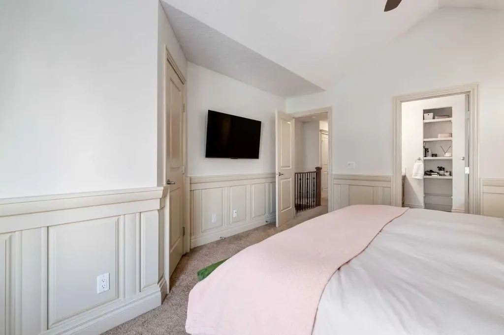 2413 2 Avenue NW Calgary AB T2N0H5