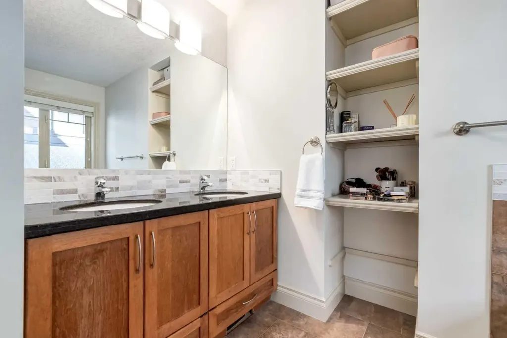 2413 2 Avenue NW Calgary AB T2N0H5