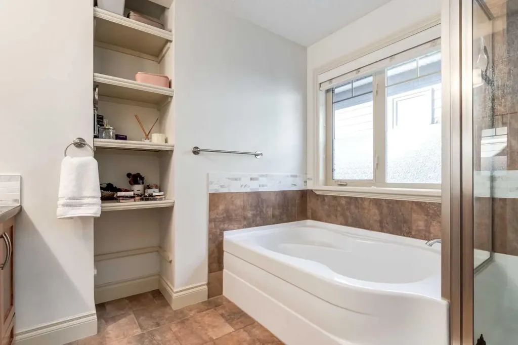 2413 2 Avenue NW Calgary AB T2N0H5