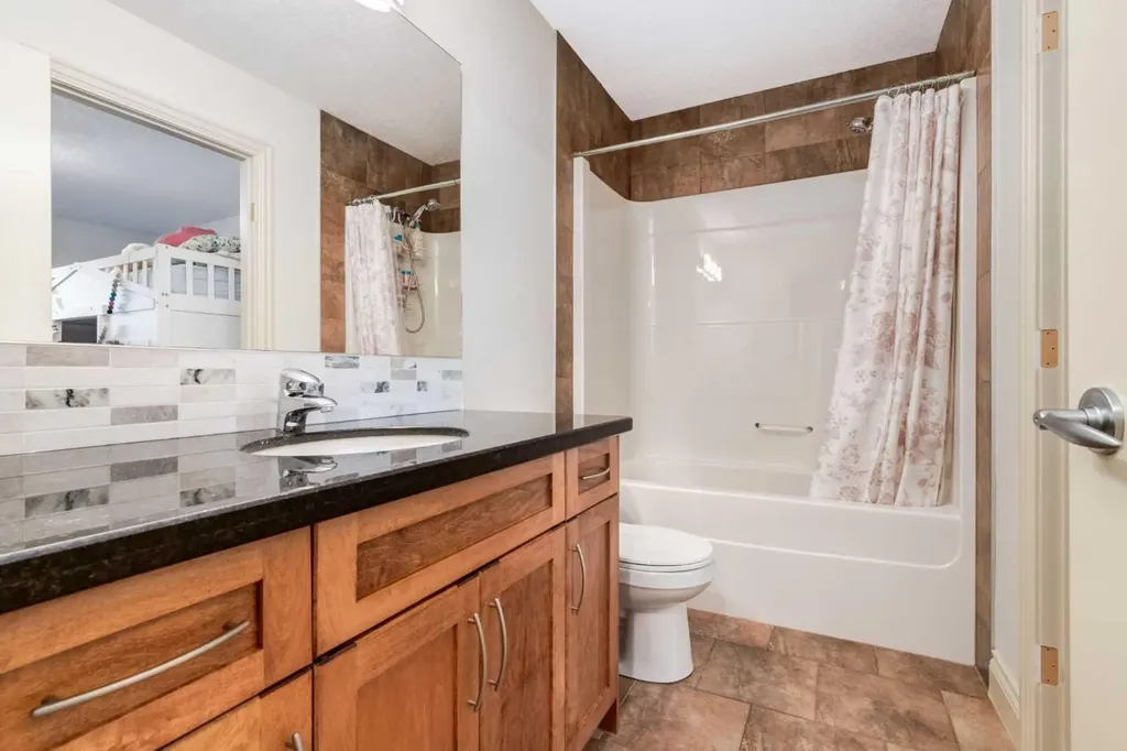 2413 2 Avenue NW Calgary AB T2N0H5
