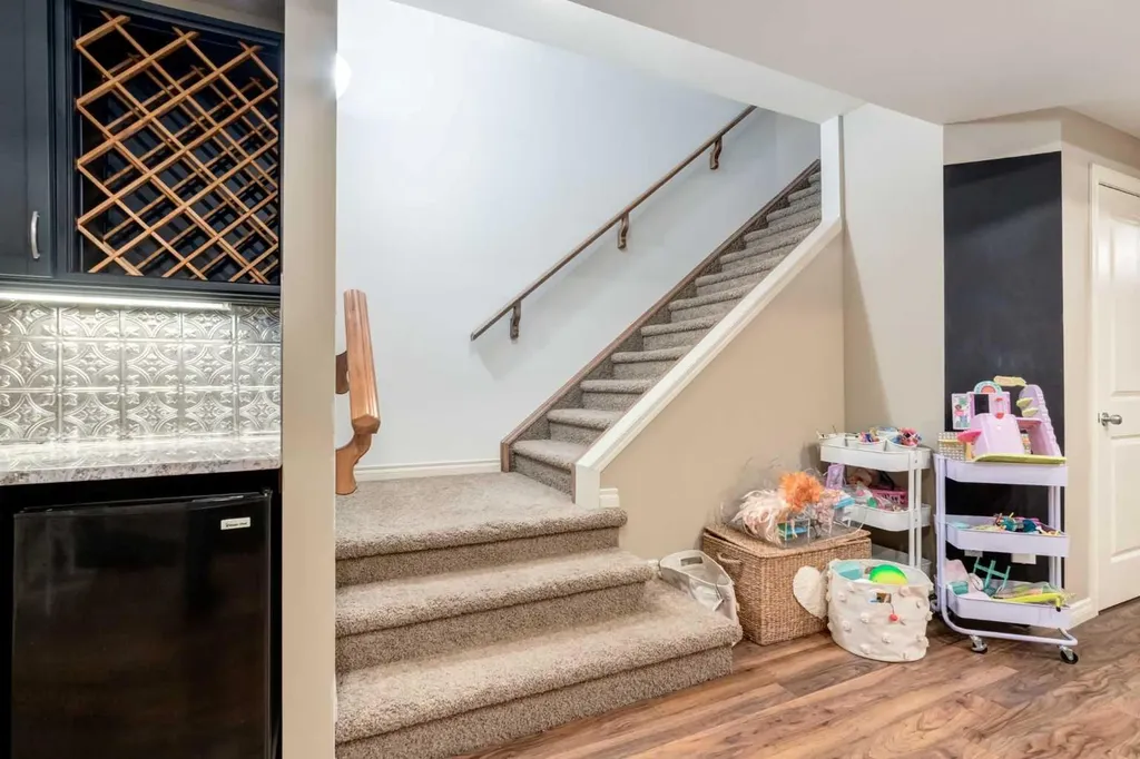 2413 2 Avenue NW Calgary AB T2N0H5