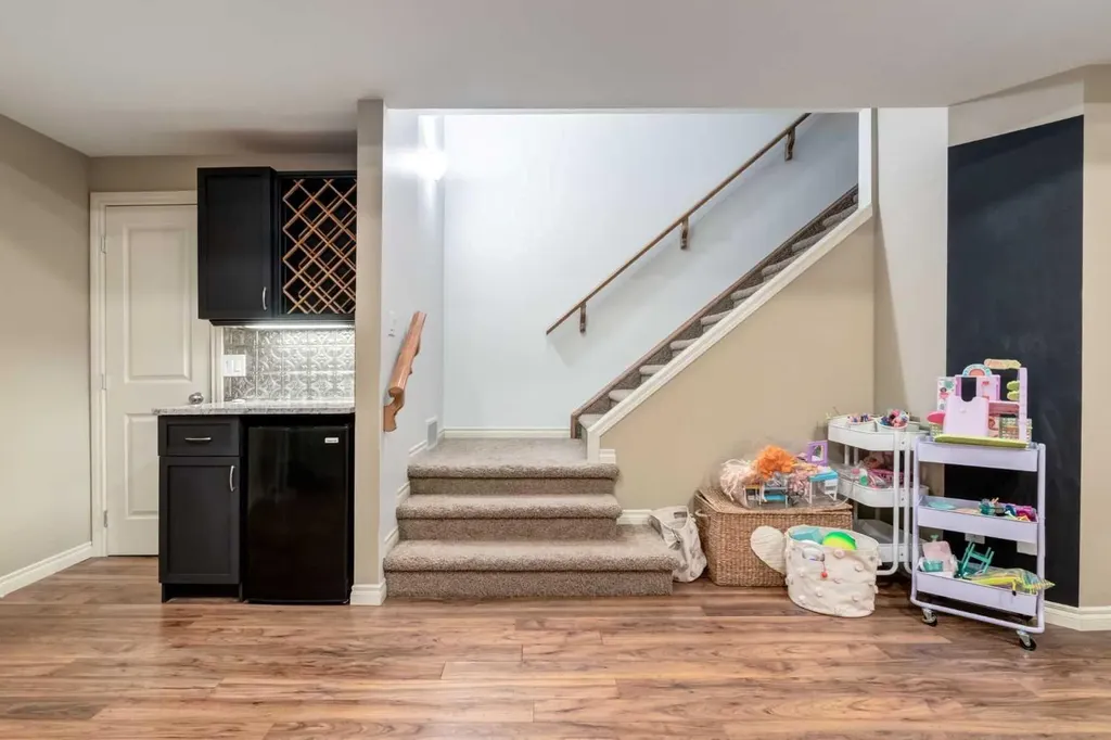 2413 2 Avenue NW Calgary AB T2N0H5