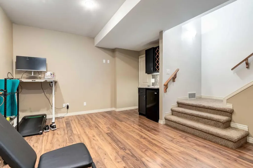 2413 2 Avenue NW Calgary AB T2N0H5