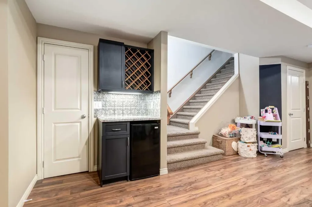 2413 2 Avenue NW Calgary AB T2N0H5