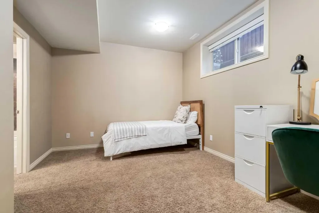 2413 2 Avenue NW Calgary AB T2N0H5