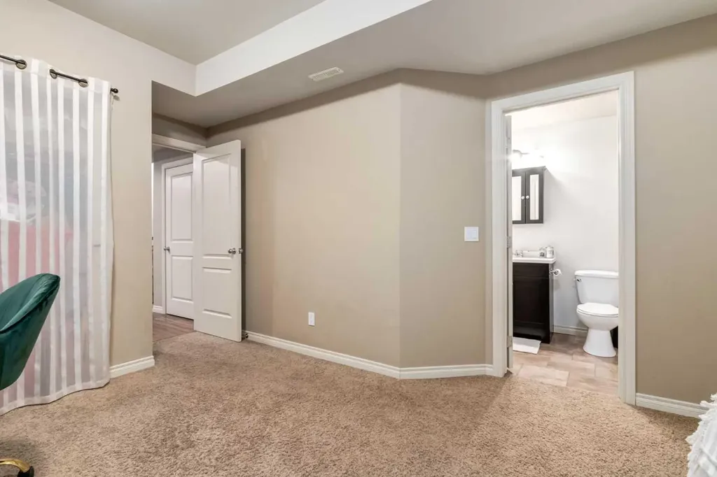 2413 2 Avenue NW Calgary AB T2N0H5