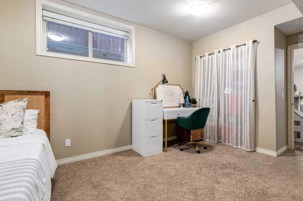 2413 2 Avenue NW Calgary AB T2N0H5