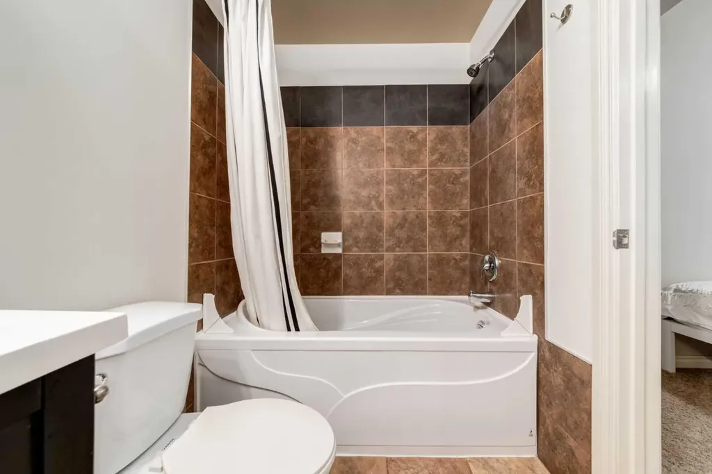 2413 2 Avenue NW Calgary AB T2N0H5