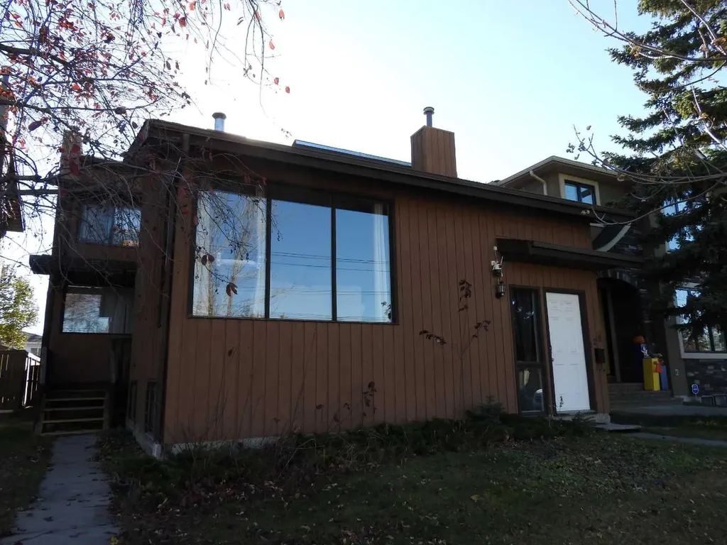 129 32 Avenue NW Calgary AB T2M 2P7