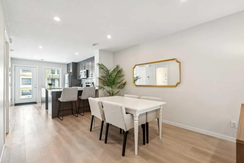 155 Crimson Ridge Place NW Calgary AB T3L2M4