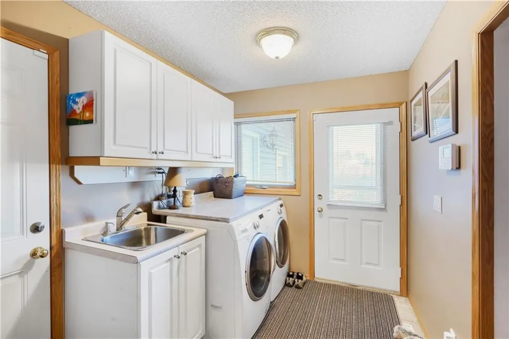 272210 Range Road 291 NE Airdrie AB T4A 2V7