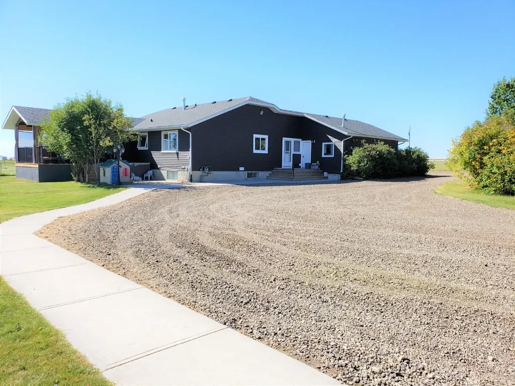 272210 Range Road 291 NE Airdrie AB T4A 2V7