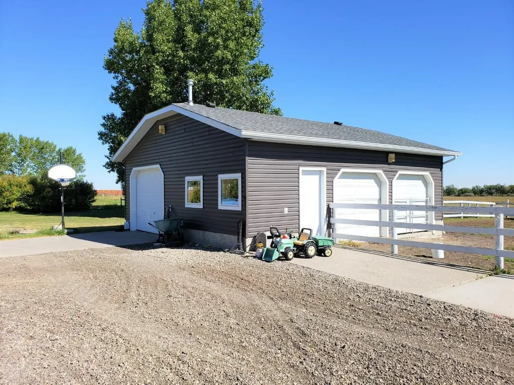 272210 Range Road 291 NE Airdrie AB T4A 2V7
